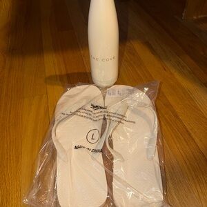 Atlantis Cove Flip Flops & Metal Water Bottle. Brand New. Cream / Ivory.